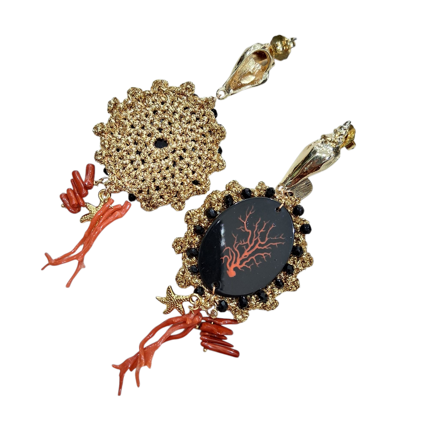 Boucles d’Oreilles Pendantes "Corail Noir" en Résine, Crochet et Corail Rouge