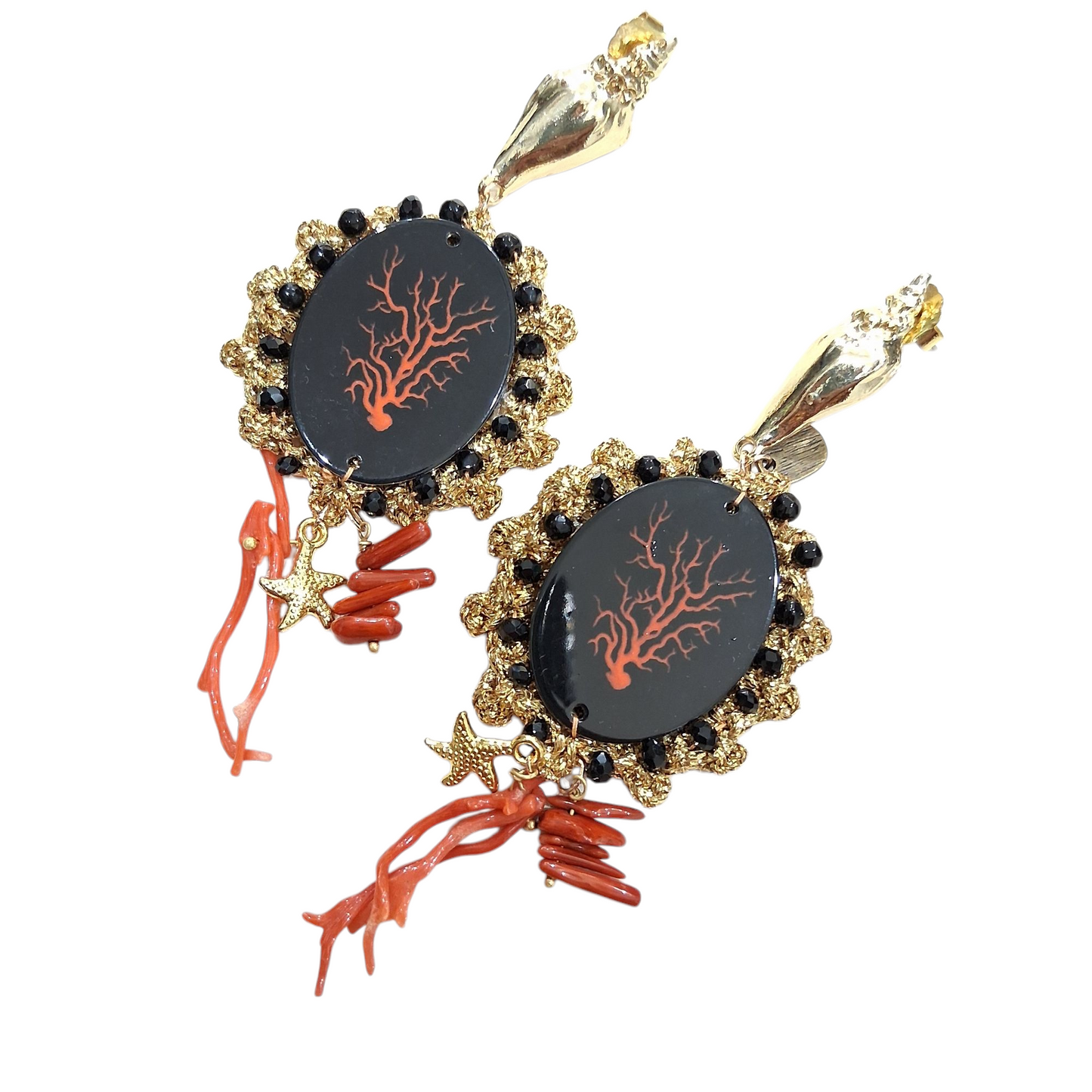 Boucles d’Oreilles Pendantes "Corail Noir" en Résine, Crochet et Corail Rouge