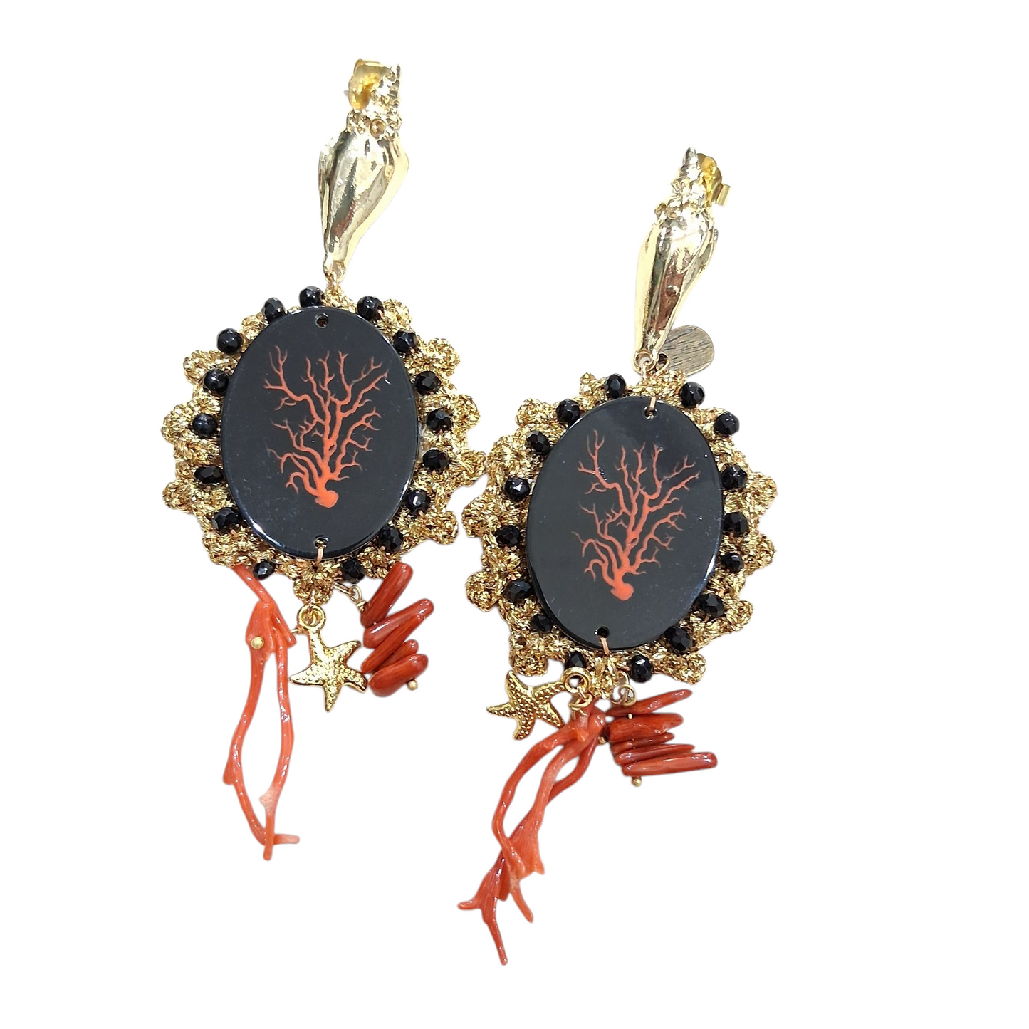 Boucles d’Oreilles Pendantes "Corail Noir" en Résine, Crochet et Corail Rouge