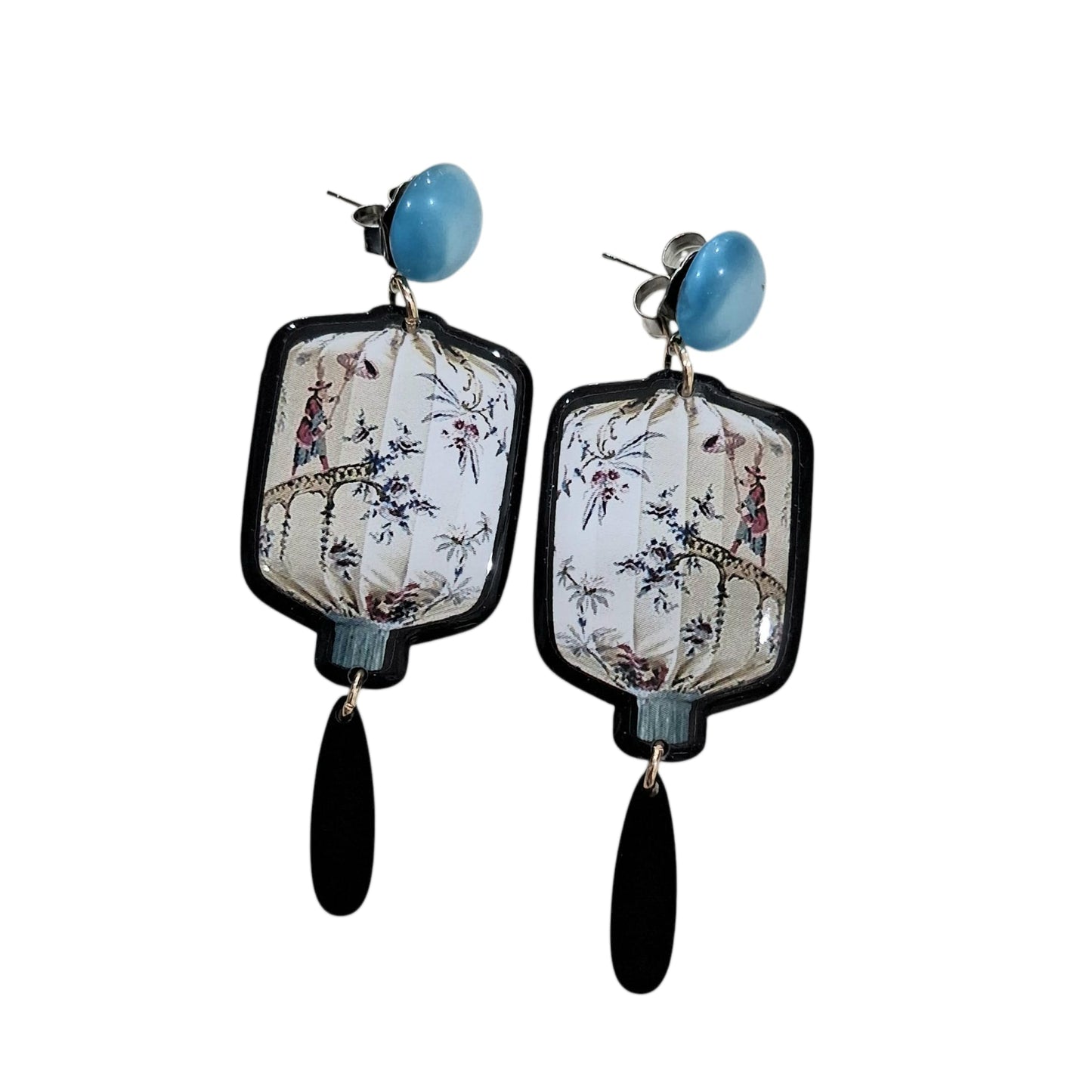 Boucles d’oreilles motif oriental blanc