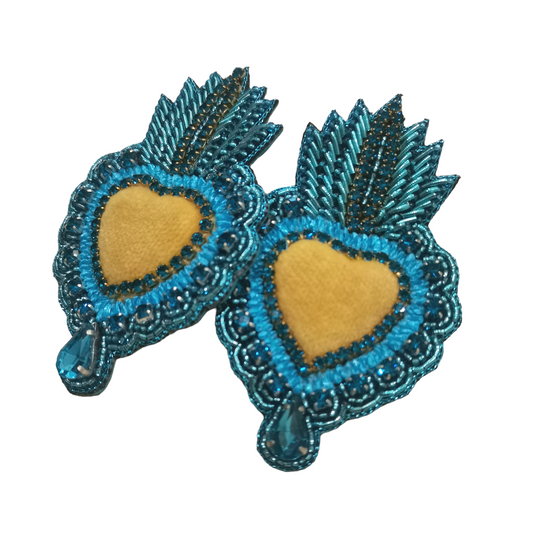 Boucles d'Oreilles Cœur Sacré Brodées à la Main avec Velours et Pierres - Cose di Bottega