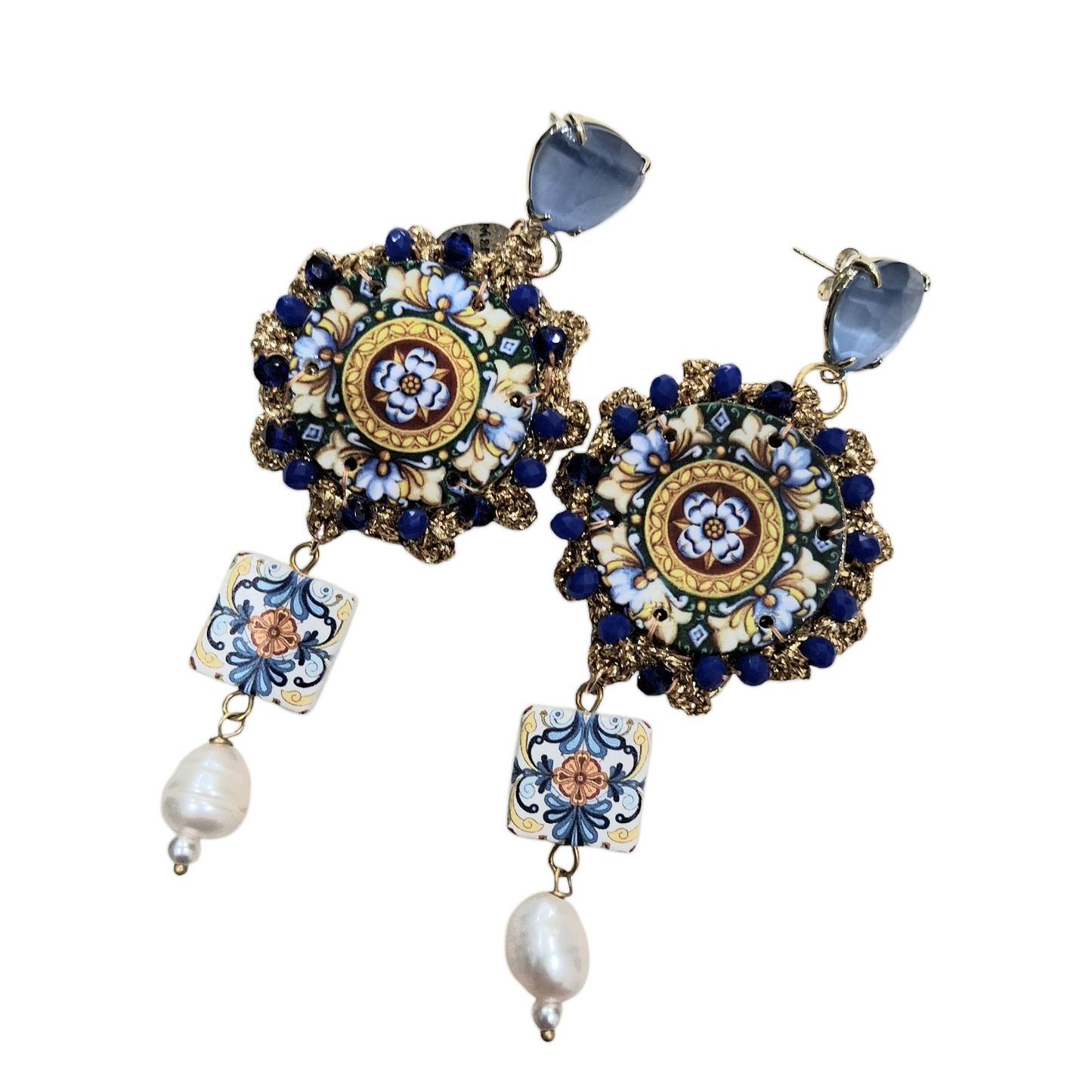 Boucles d’Oreilles Pendantes en Résine et Crochet avec Motif Céramique et Perle