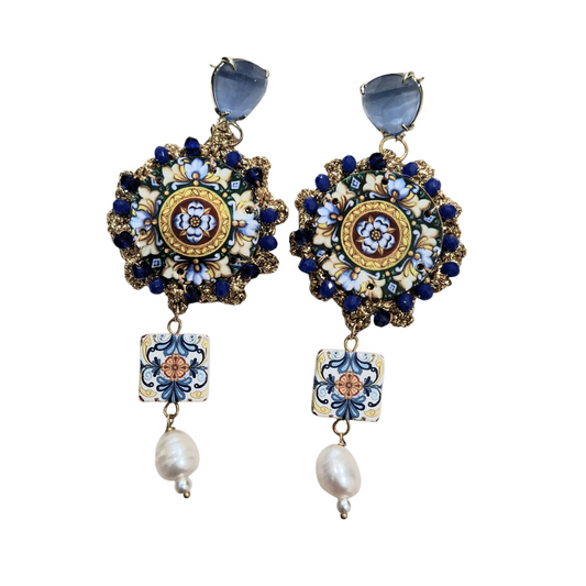 Boucles d’Oreilles Pendantes en Résine et Crochet avec Motif Céramique et Perle