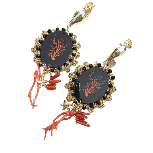 Boucles d’Oreilles Pendantes "Corail Noir" en Résine, Crochet et Corail Rouge