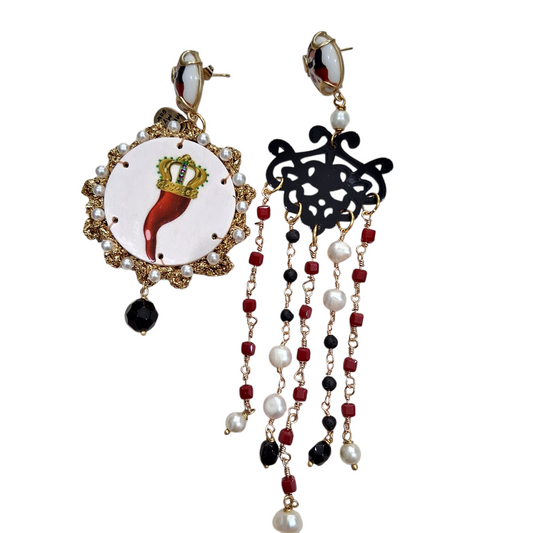 Boucles d’Oreilles Asymétriques "Porte-Bonheur Royal" en Résine et Crochet