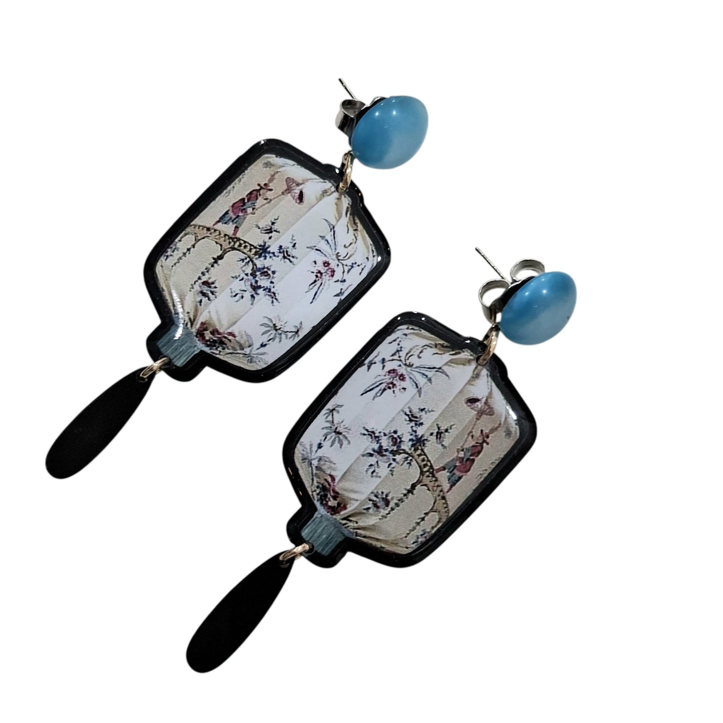Boucles d’oreilles motif oriental blanc
