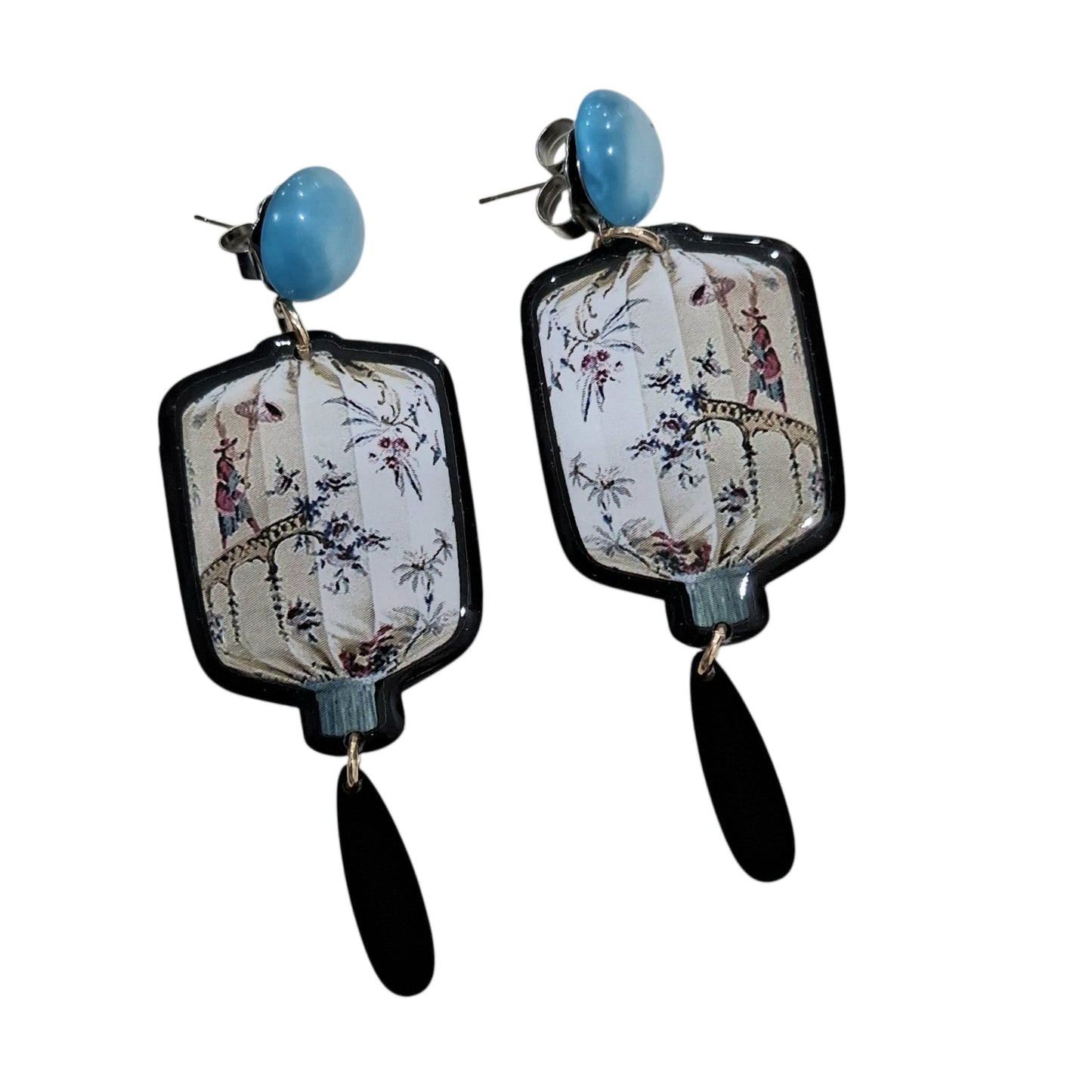 Boucles d’oreilles motif oriental blanc