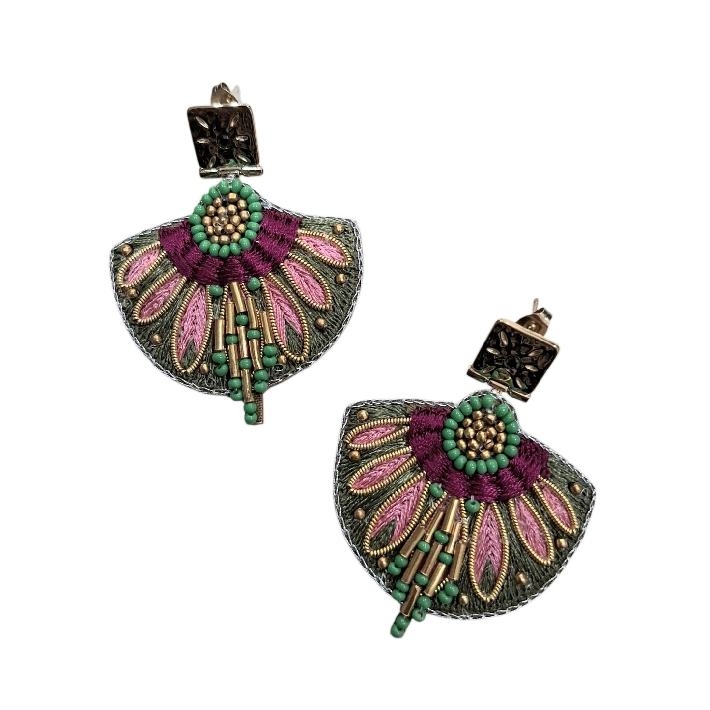 Boucles d’Oreilles éventail en fil de soie et perles