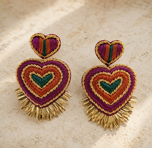 Boucles d’oreilles pendantes Cœur brodées à la main